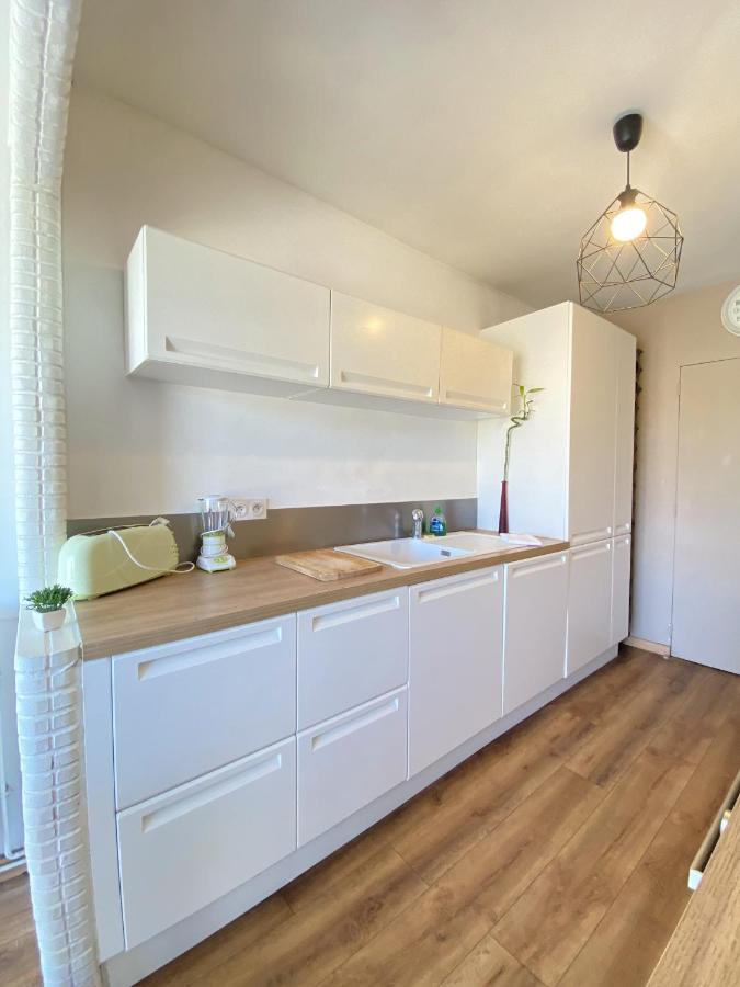 T3 Appartement Dans Residence - Parking - Balcon - Wifi - Clim Ла Валет-дю-Вар Екстериор снимка